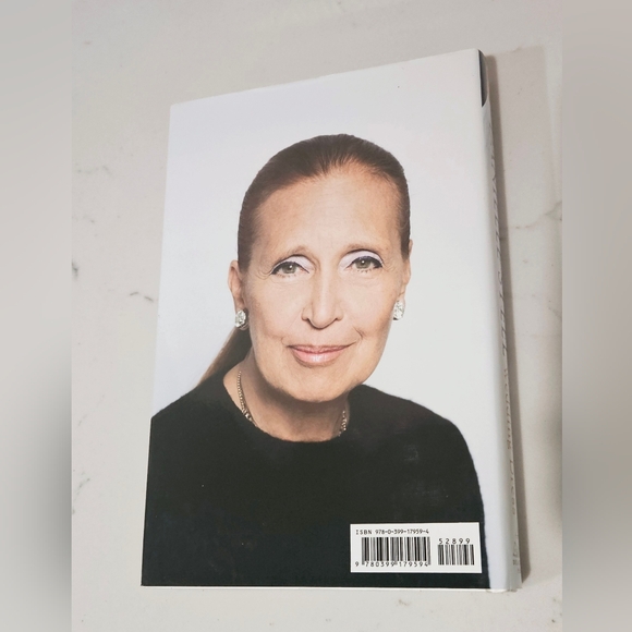 The Wedding Dress: A Novel Danielle Steel Hardcover Book Romance - Picture 2 of 7